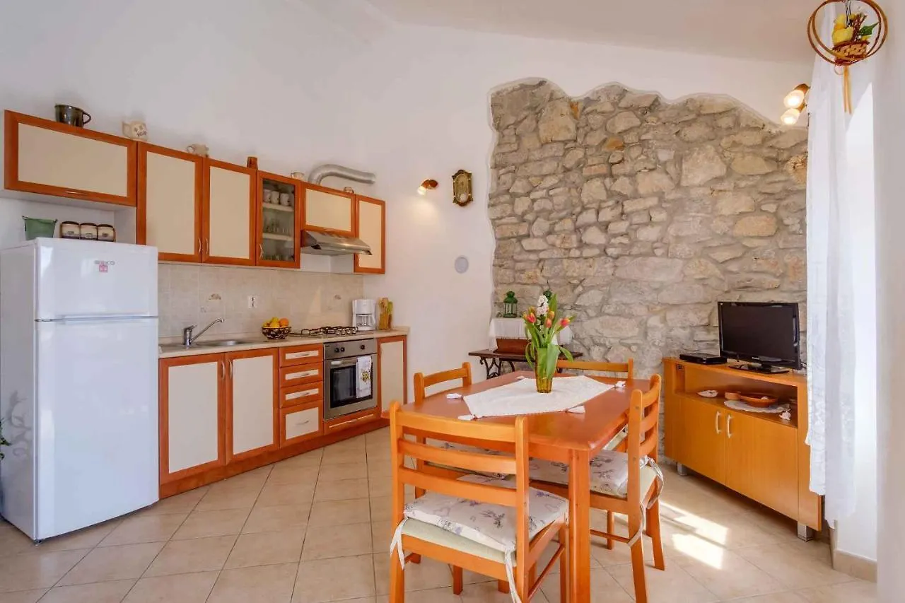Apartment In Stivan/Insel Cres 37906 Croatia