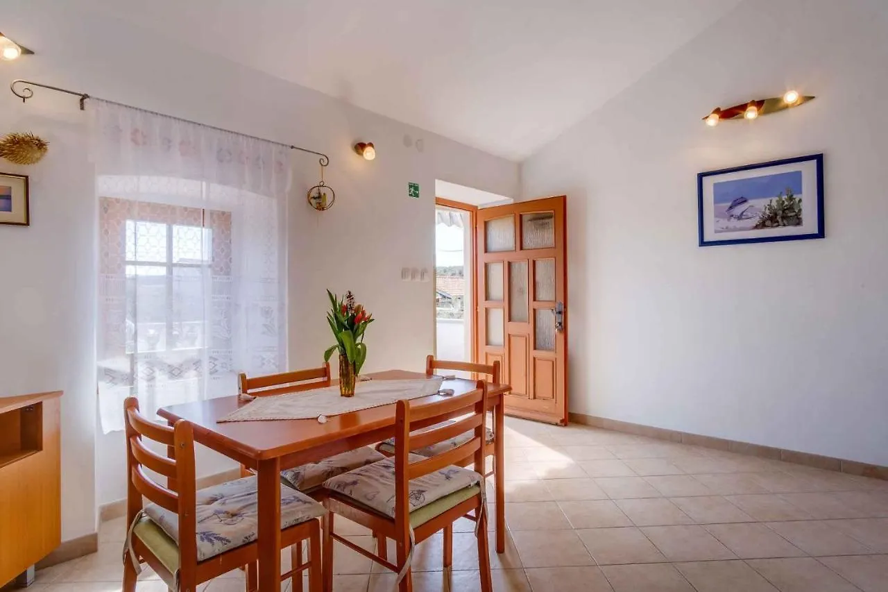 Apartment In Stivan/Insel Cres 37906
