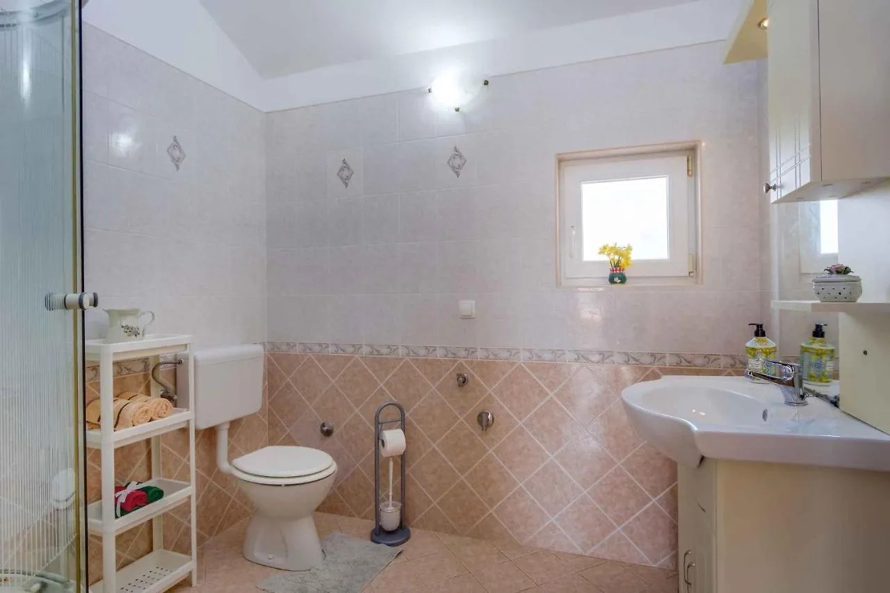 Apartment In Stivan/Insel Cres 37906 Croatia